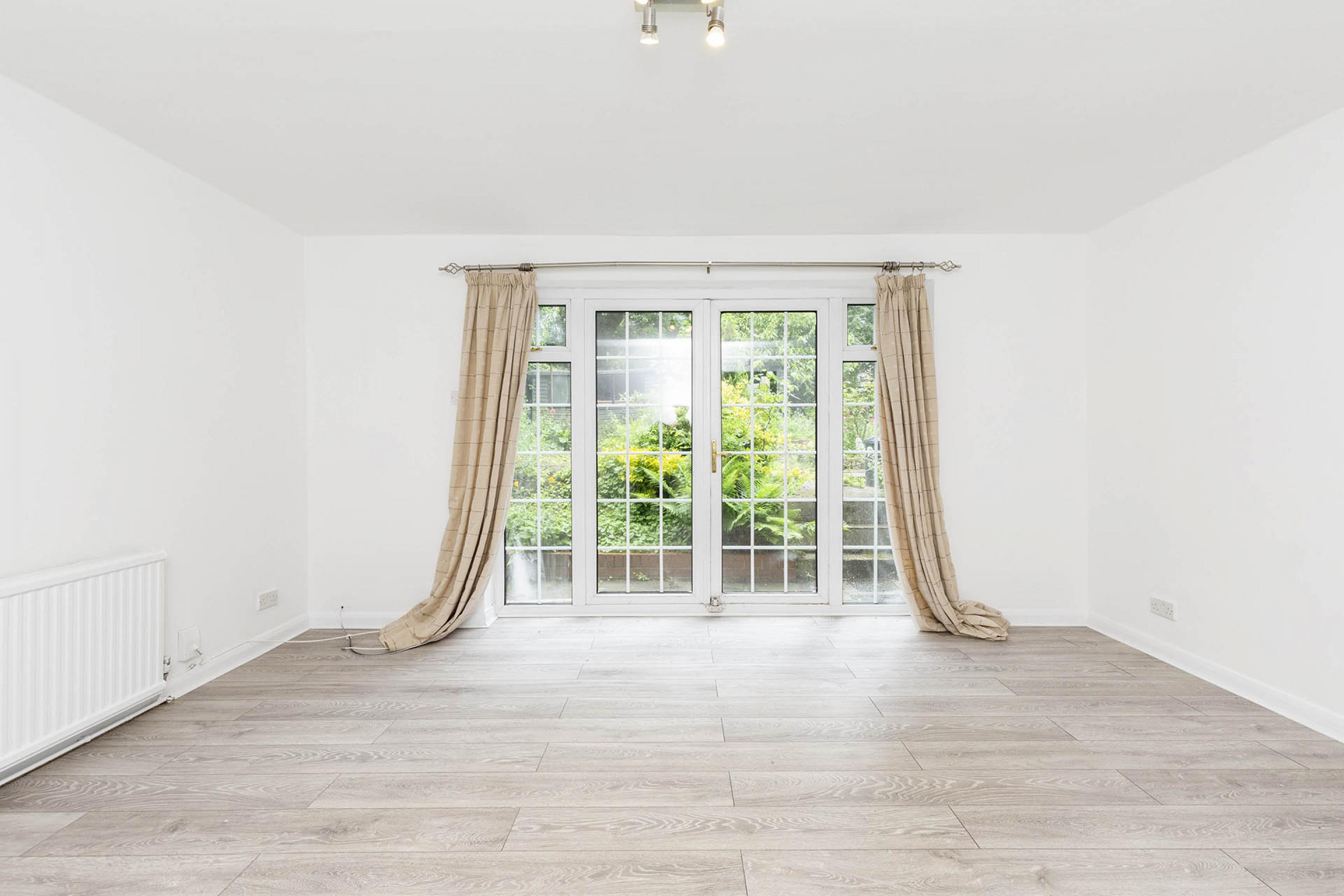 Newly decorated, new carpets, big rooms and access to a communal garden Stanhope Road, Highgate  N6